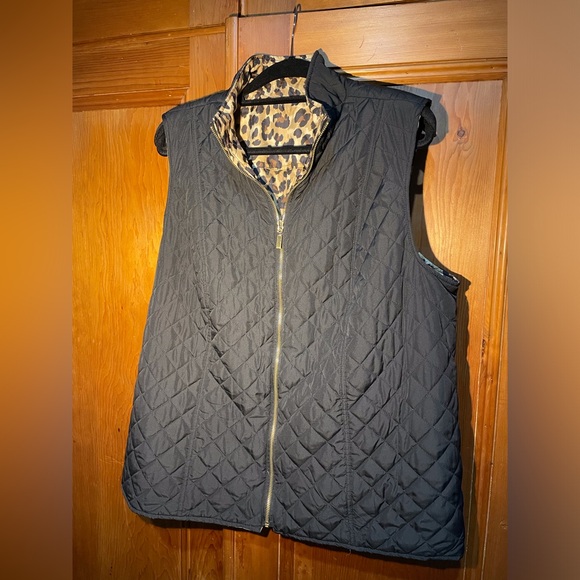 Black and Cheetah print reversible quilted vest. - Picture 1 of 9